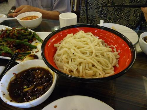 娱乐吃瓜酱吃面条视频,趣味横生瞬间引网友热议